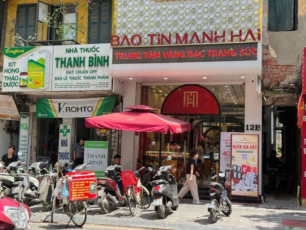 Giá vàng giảm sâu nhưng nhiều cửa hàng tại Hà Nội không còn cảnh người dân xếp hàng mua vào như trước. Ảnh: Lệ Hà