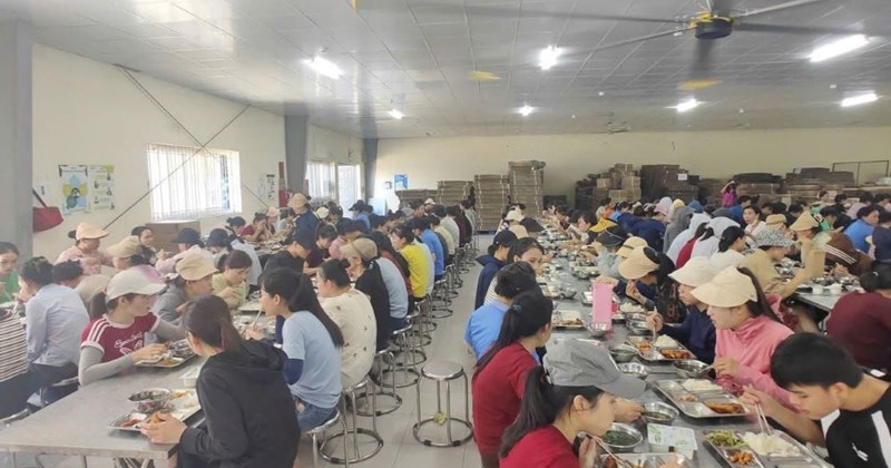 Bữa ăn công đoàn giúp công nhân Vinatex Hoàng Mai gắn bó hơn