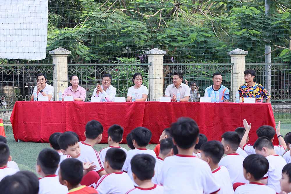 Các đại biểu tham dự chương trình. Ảnh: Nguyễn Khanh