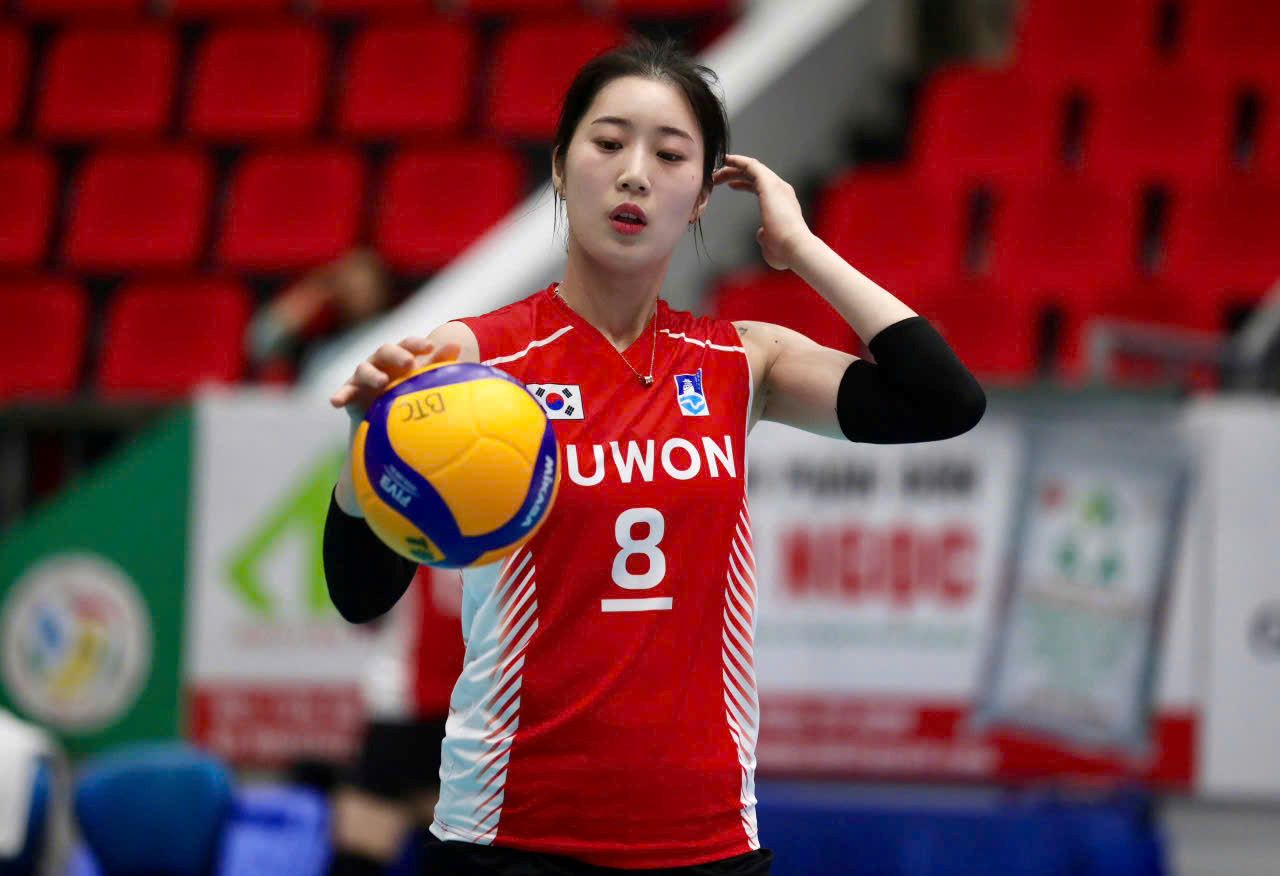 ペク・チェリムは、VTV9カップ - ビンディエン2026の美人コンテストの女王に選ばれました。写真:ズイ・ナム
