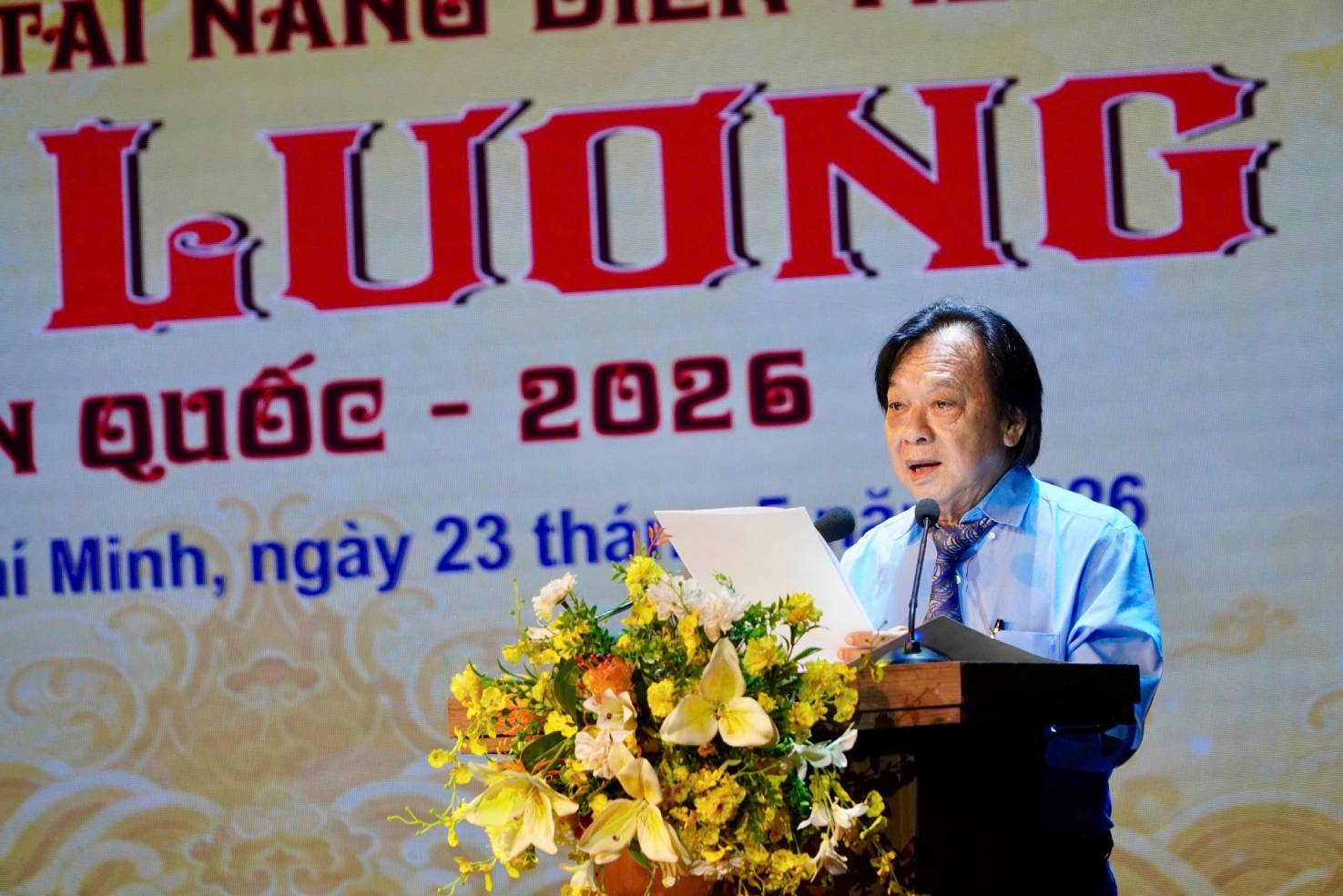 Chủ tịch Hội đồng Giám khảo, NSND Trần Ngọc Giàu phát biểu tại lễ bế mạc. Ảnh: Mai Anh.