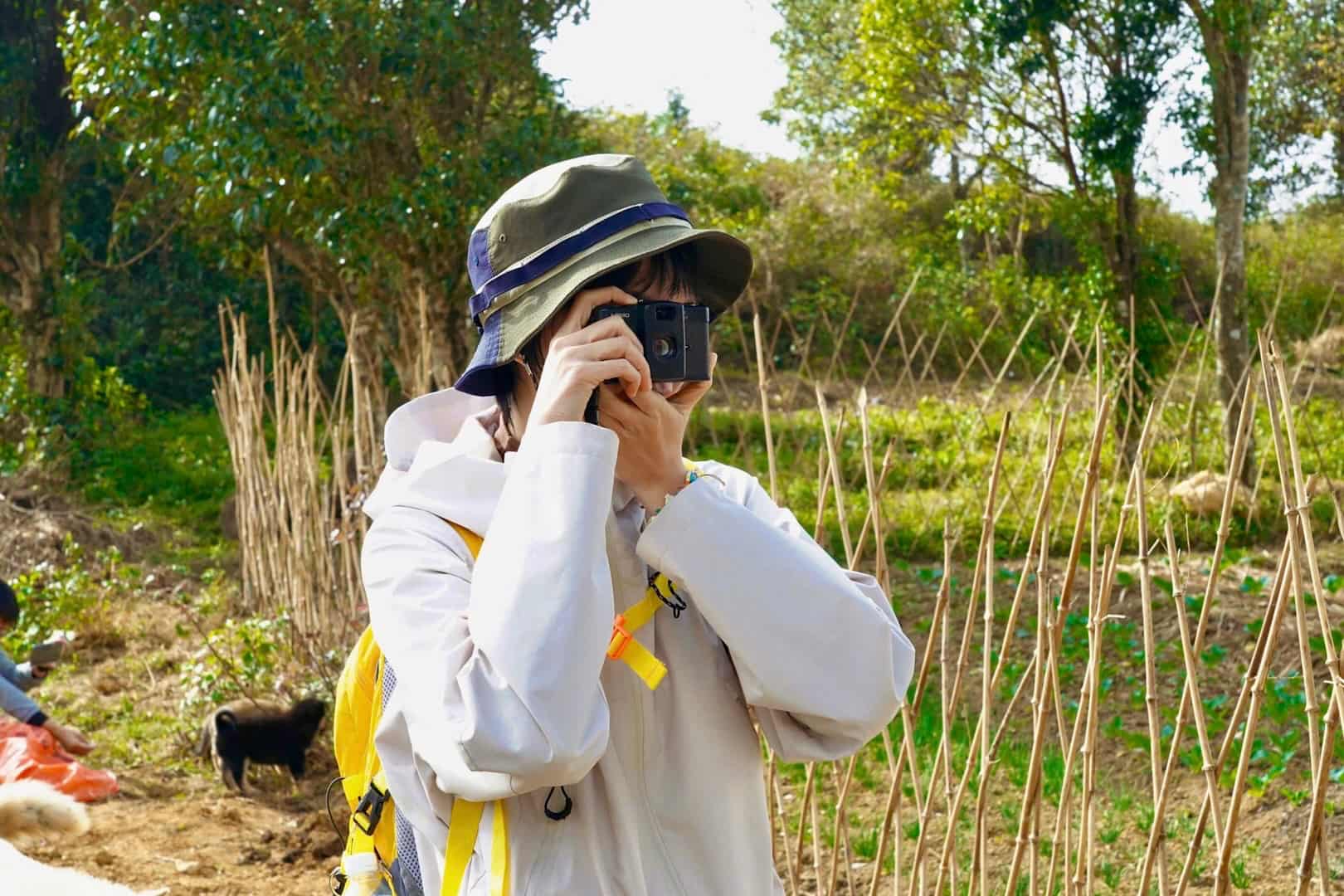 Some small tips can help make travel photos more beautiful and natural in hot summer sun conditions. Photo: Trang Anh