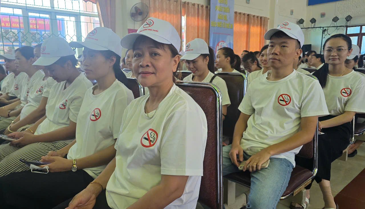 Đông đảo đoàn viên, CNLĐ tại Ninh Bình tham gia .Ảnh: Nguyễn Trường