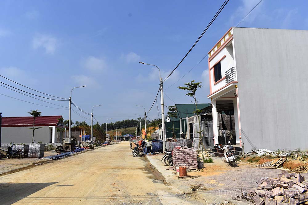 In Nhu Khe commune (Tuyen Quang), the 6.2ha Cay Thi village resettlement area has completed infrastructure and handed over the site to people to build houses. Photo: Tuyen Quang e-Portal