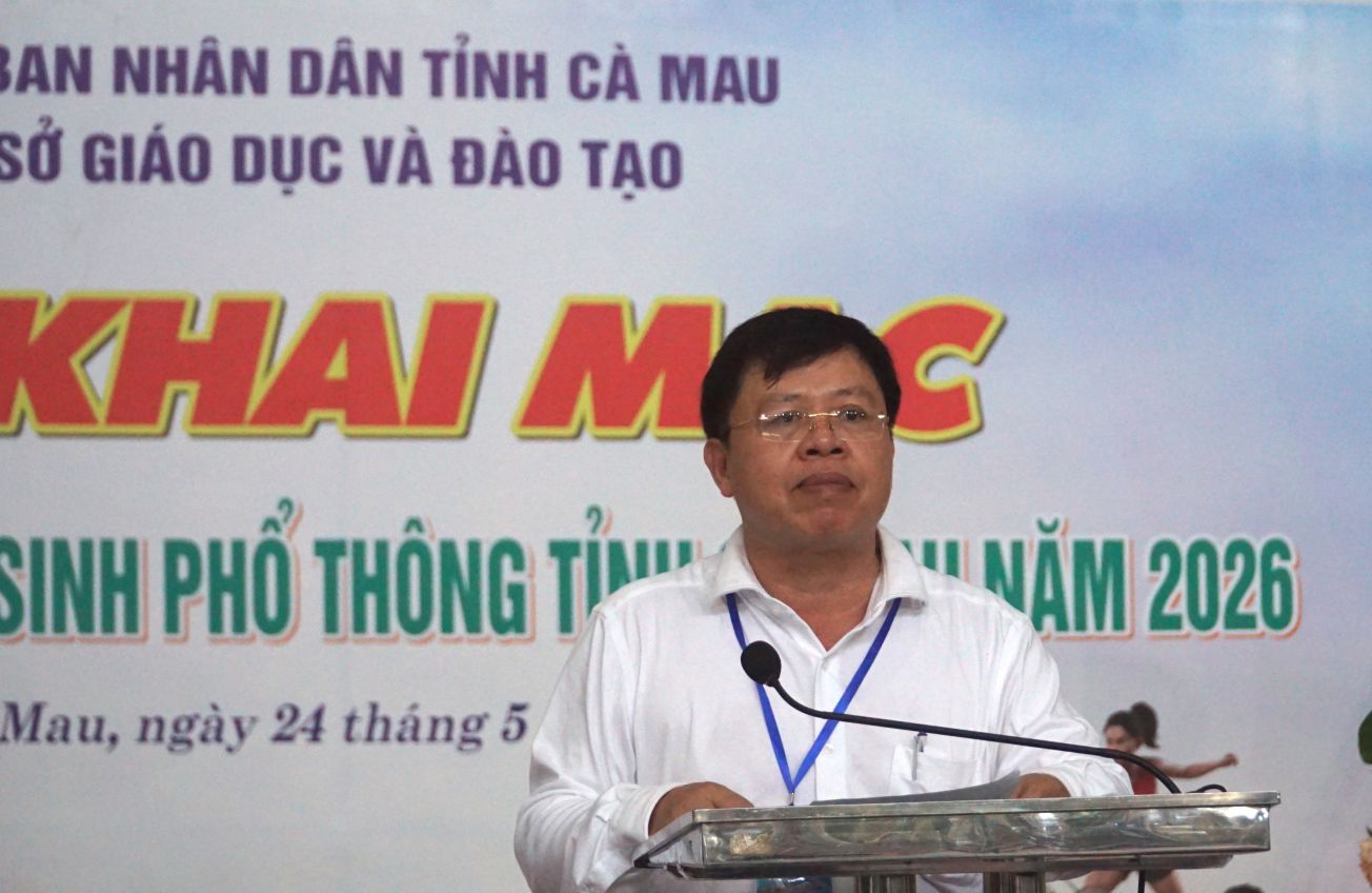 Le directeur du département de l'éducation et de la formation de Cà Mau, Nguyễn Văn Nguyên, prononce le discours d'ouverture. Photo: Nhật Hồ