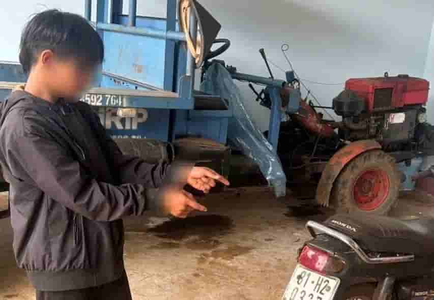 Một đối tượng trong nhóm thiếu niên cướp giật bị triệu tập, xử lý. Ảnh: ĐVCC