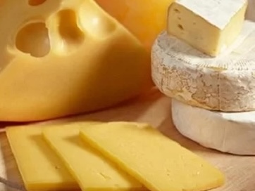 Summer with prolonged heat waves should not use too many dairy products such as cheese. Photo: Kieu Vu