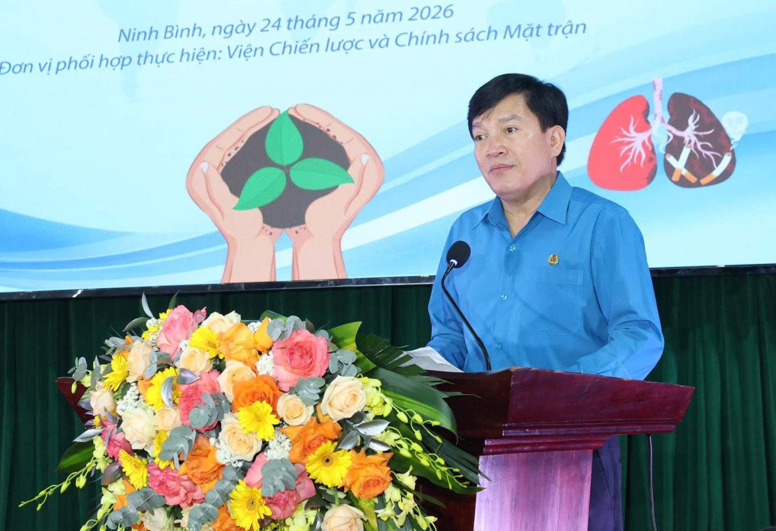 Phó Chủ tịch Tổng LĐLĐ Việt Nam Nguyễn Xuân Hùng phát biểu tại lễ mít tinh. Ảnh: Nguyễn Trường
