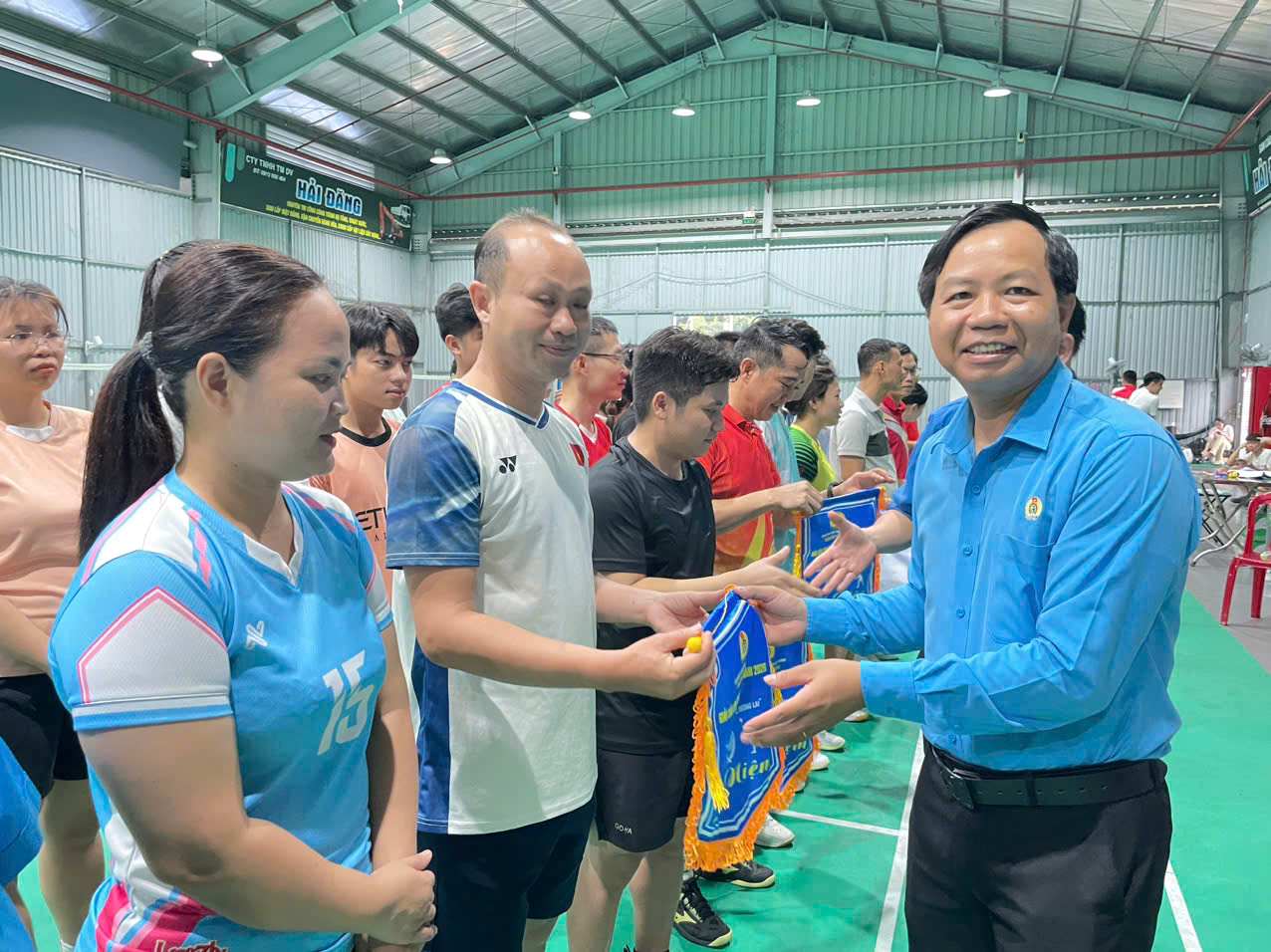 Bau Bang Commune Trade Union organizes badminton tournament for workers, civil servants, and laborers of Bau Bang commune in 2026. Photo: Trade Union provided
