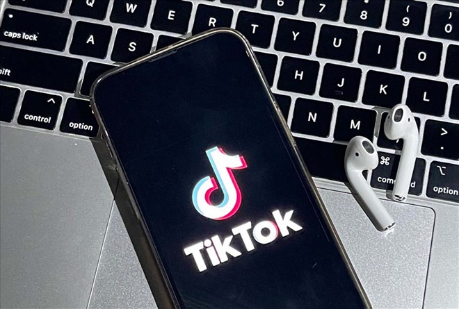 The new agreement between TikTok and Universal Music Group focuses on preventing illegal AI music, while expanding promotion tools for artists. Photo: Khanh An
