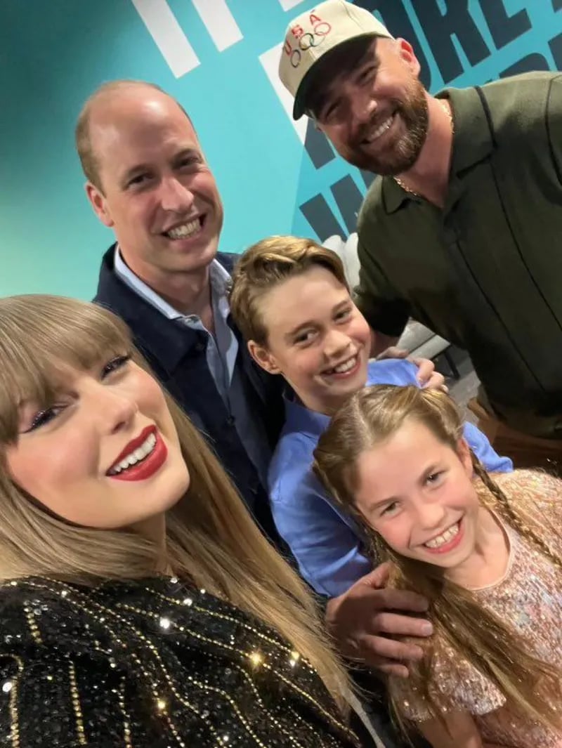 Taylor Swift và Travis Kelce chụp ảnh cùng Hoàng tử Willam và các con. Ảnh: Trang cá nhân nghệ sĩ