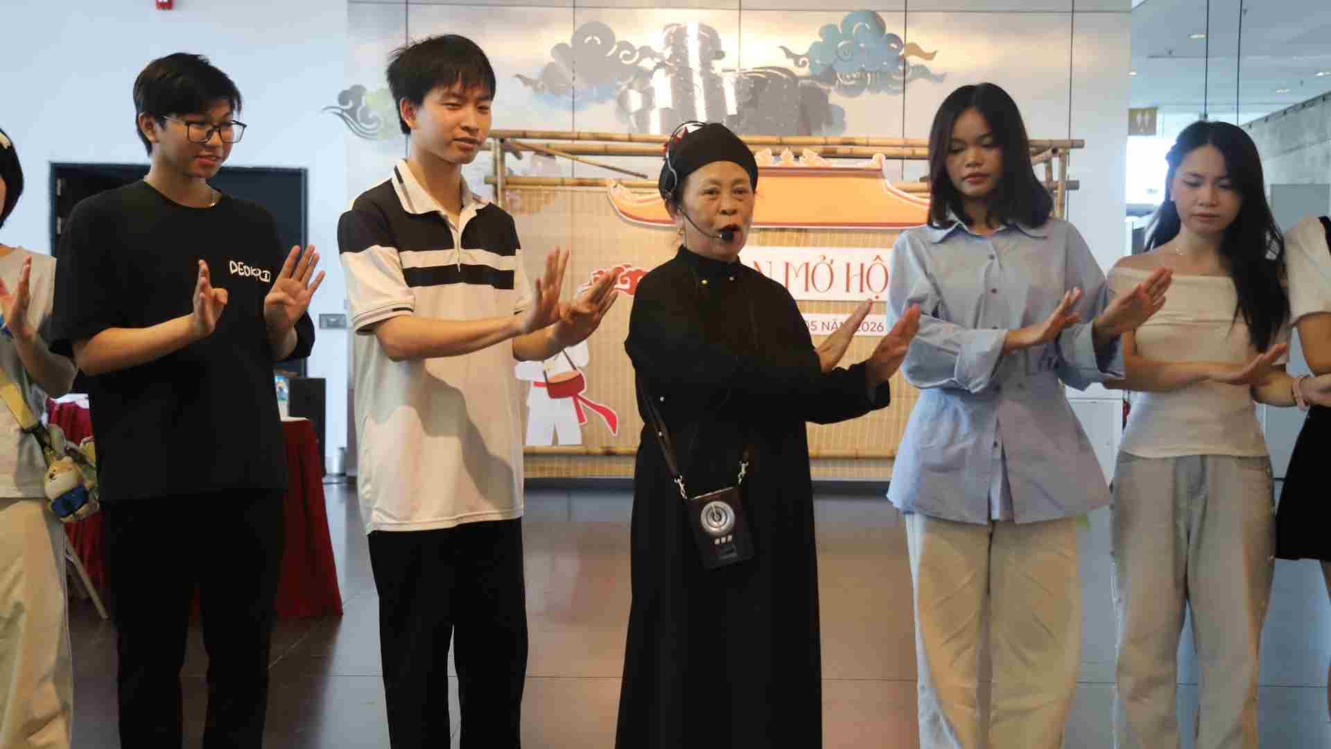 Để dung hòa giữa đổi mới và bảo tồn, dự án lựa chọn sử dụng ngôn ngữ truyền thông hiện đại, thiết kế trực quan phù hợp với giới trẻ nhưng vẫn giữ nguyên giá trị cốt lõi của di sản. Ảnh: NVCC