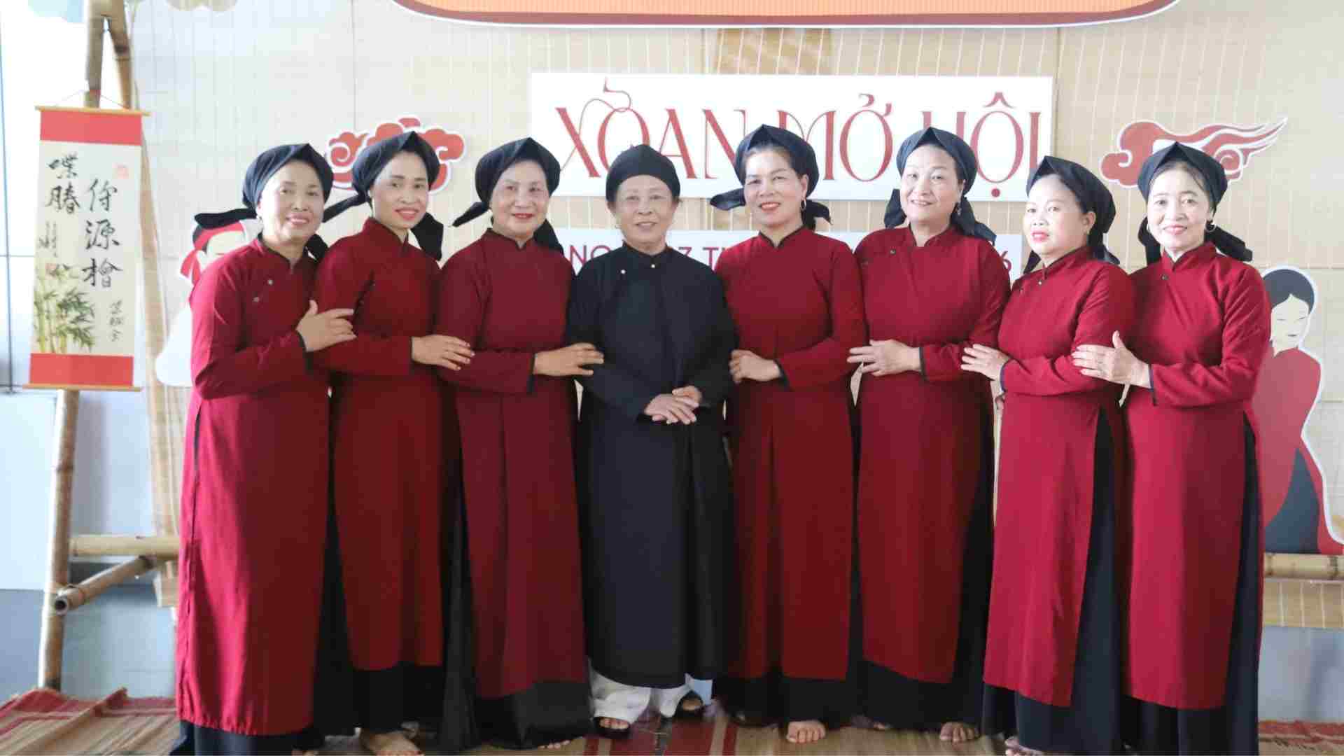 Young people and the journey to spread the value of Xoan singing heritage. Photo: NVCC