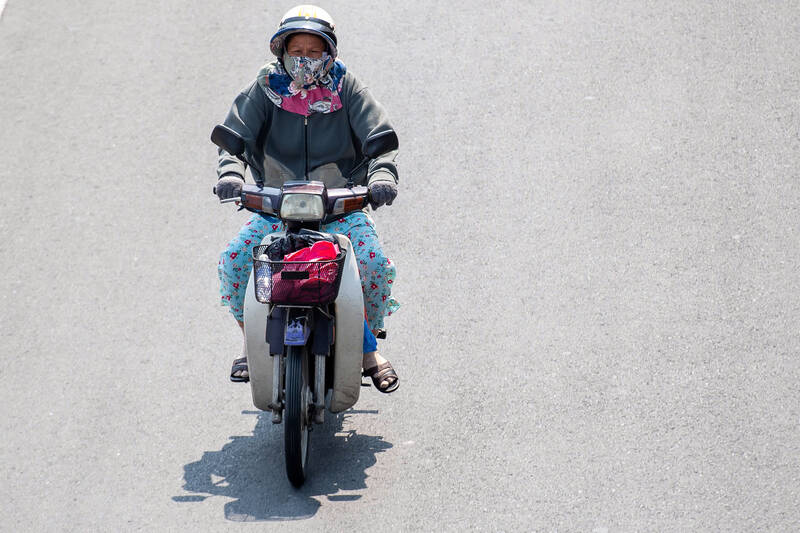 Hot weather is maintained in Ho Chi Minh City and southern provinces and cities. Photo: Thai Bao