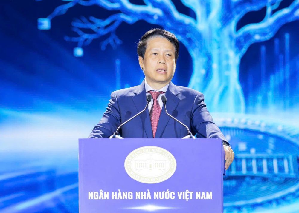 Chú thích 2: Đồng chí Phạm Tiến Dũng, Phó Thống đốc Ngân hàng Nhà nước Việt Nam phát biểu bế mạc Hội thi Chuyển đổi số ngành Ngân hàng năm 2026.