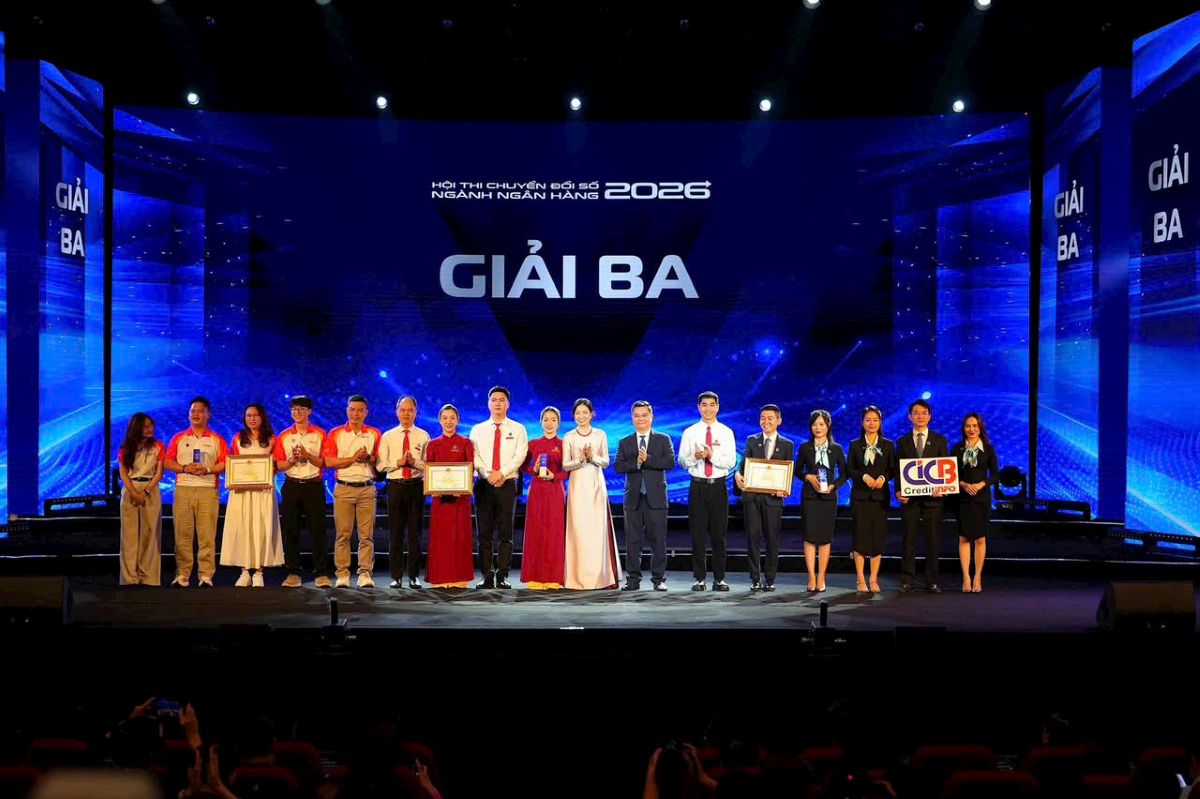 Agribank, CIC và HDBank đạt giải Ba.
