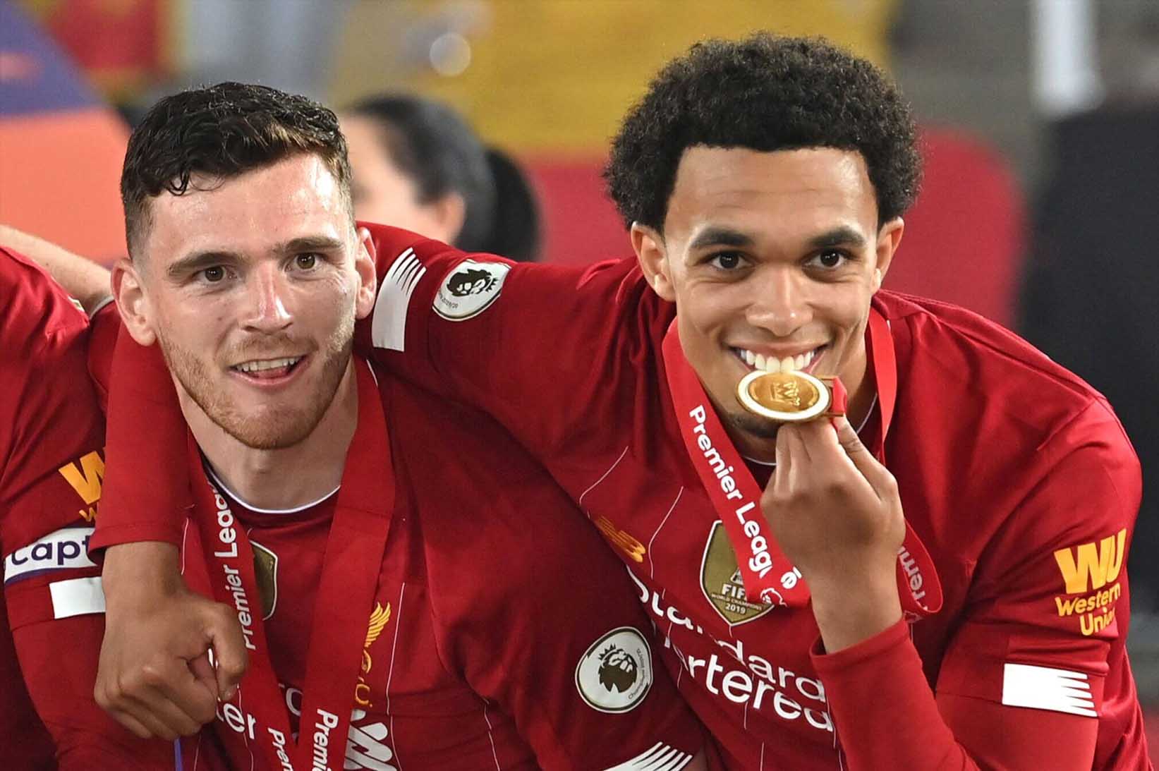 Robertson cùng Arnold tạo nên “đôi cánh” huyền thoại tại Anfield.  Ảnh: AFP