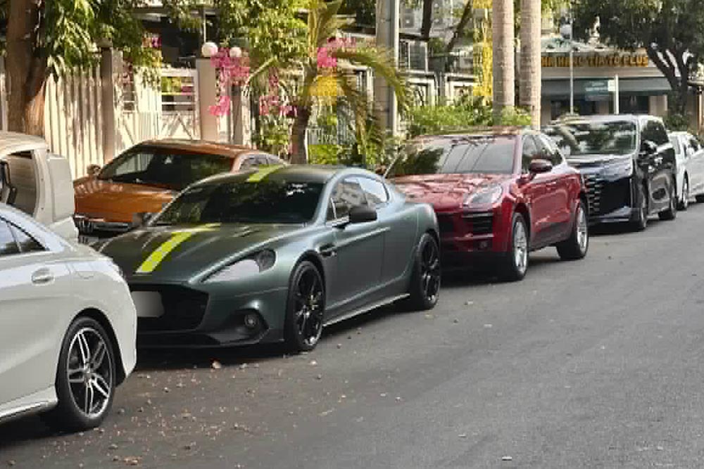 Luxury cars and sports cars parked in front of a house in Phu My Hung urban area. Photo: Nhan Nguyen