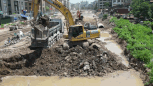 Intense heat, machinery still operating at full capacity at Ring Road 2.5 construction site