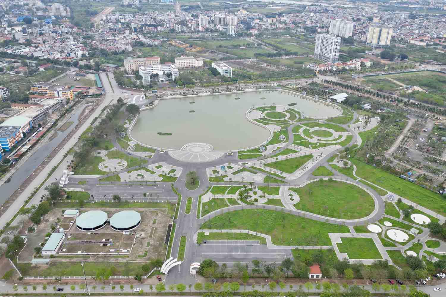 The existing road in Viet Hung ward. Photo: Huu Chanh