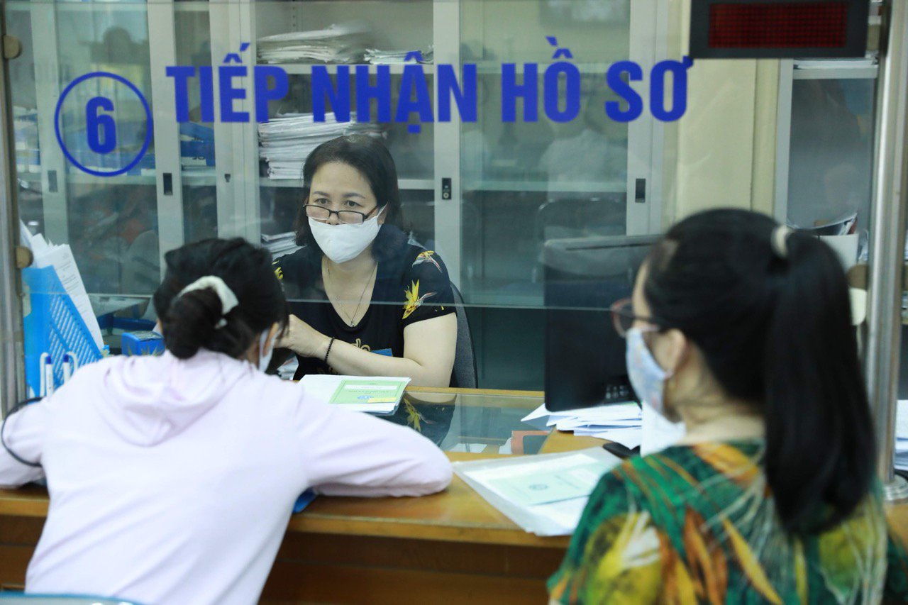Many workers choose to preserve social insurance to keep the opportunity to receive a pension instead of receiving one-time social insurance to solve immediate difficulties. Photo: Hai Nguyen