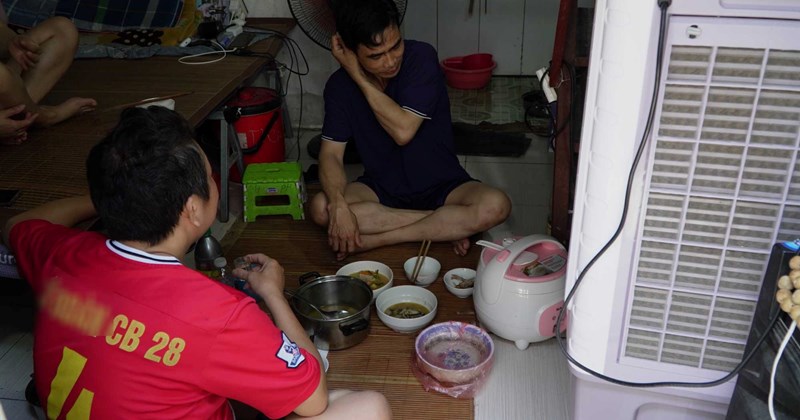 Khốn khổ trong phòng trọ khi nhiệt độ ngoài trời 38 độ C
