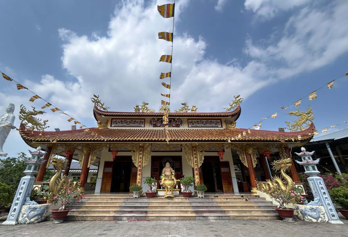 Chùa Long An (Chùa Ông Một) được xây dựng từ năm 1927. Ảnh: Hương Nha
