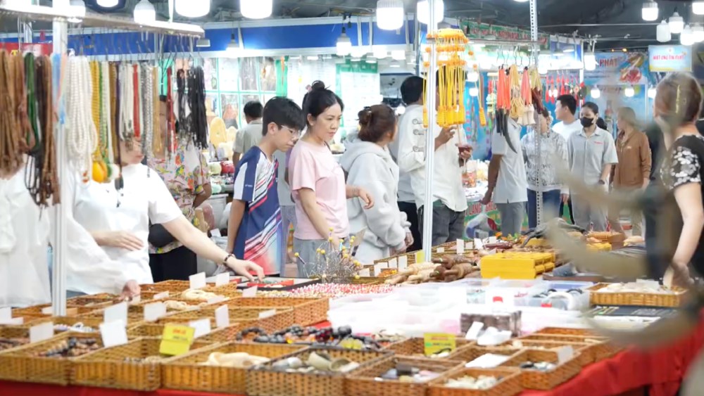 Tourism and culinary festival combined with trade promotion fair, OCOP products with nearly 400 booths. Photo: Nam Phuong