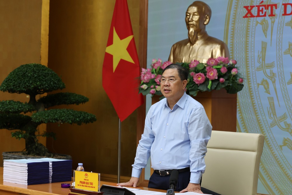 Politburo Member, Standing Deputy Prime Minister Pham Gia Tuc - Chairman of the 2026 Amnesty Advisory Council chairs the Council's meeting to consider and approve the list of proposals for the President to grant early release to eligible prisoners. Photo: VGP