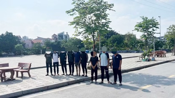 Công an Hà Nội khởi tố nhóm đối tượng dùng bình xịt hơi cay, gậy bóng chày đánh nhau. Ảnh: CAHN