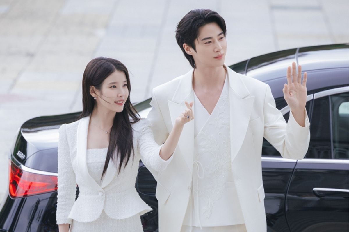 IU and Byeon Woo Seok star in "Perfect crown". Photo: Manufacturer
