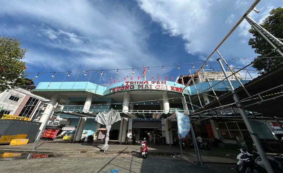 A gloomy atmosphere envelops Cai Khe Market - considered one of the major commercial centers and trading hubs of Can Tho city. Photo: Luong Hanh