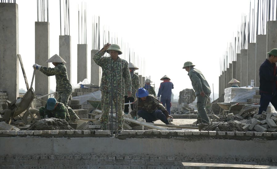Labor atmosphere at the construction site of Thanh Yen Inter-level Boarding School, Dien Bien province. Photo: Quang Dat