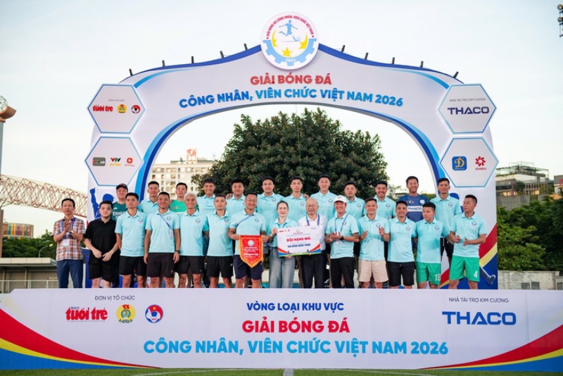 Đội Công đoàn Quảng Ninh nhận hạng nhì. Ảnh: Nam Trần