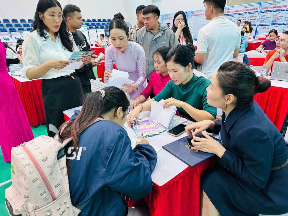 In recent months, the Hanoi labor market has been short of human resources with practical technical skills. Photo: Quynh Chi