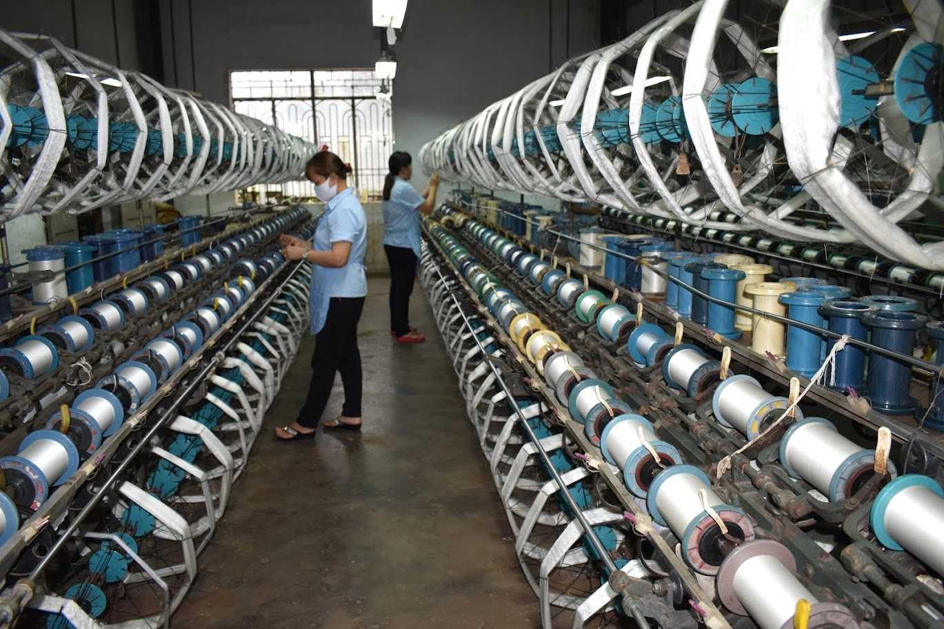 Trên địa bàn tỉnh có 36 cơ sở ươm tơ với dây chuyền sản xuất, chế biến hiện đại. Ảnh: Phúc Khánh