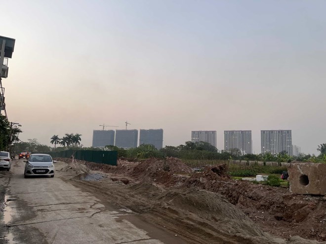 Tax authorities speak out about the conditions for recording land debt when houses are recovered. Pictured is a land area recovered for social housing project construction in Long Bien district, Hanoi. Photo: Khanh An