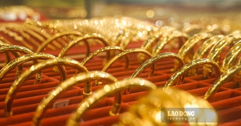 Giá vàng hôm nay 26/5: Giảm nhẹ, xu hướng tăng chưa đứt