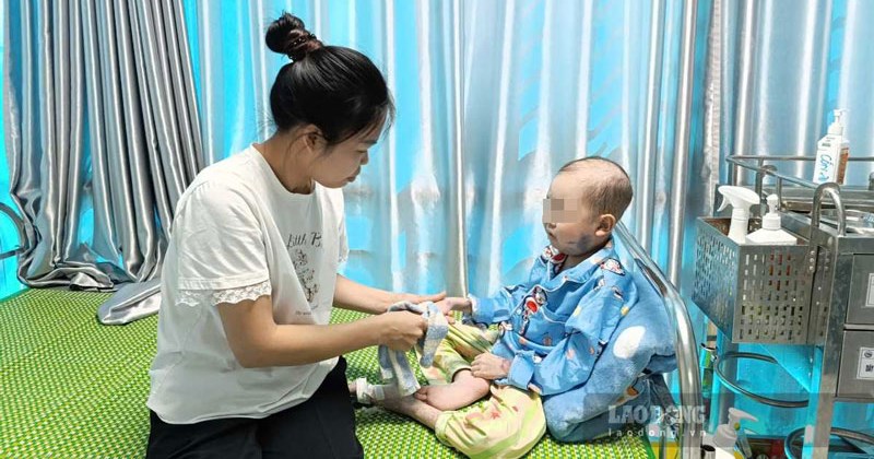 Ninh Bình: Công nhân bán nhà cứu con mắc bệnh hiểm nghèo