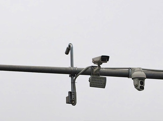 Trích xuất camera xác minh đối tượng đổ đất trên đất công ở Hà Nội. Ảnh: Tô Thế