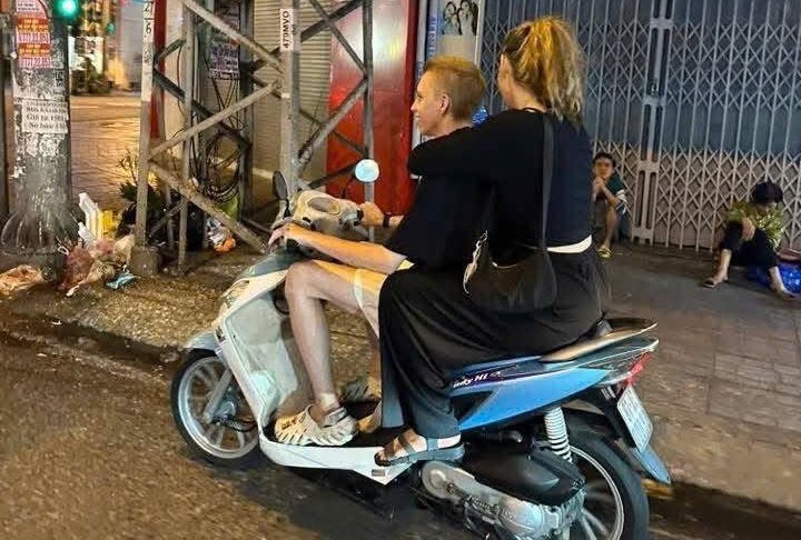 Many foreigners violating traffic laws are administratively fined. Photo: Kien Cuong