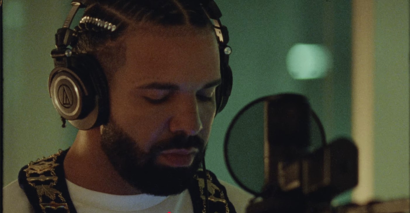 Drake trong MV “Make Them Remember” . Ảnh: Chụp từ video