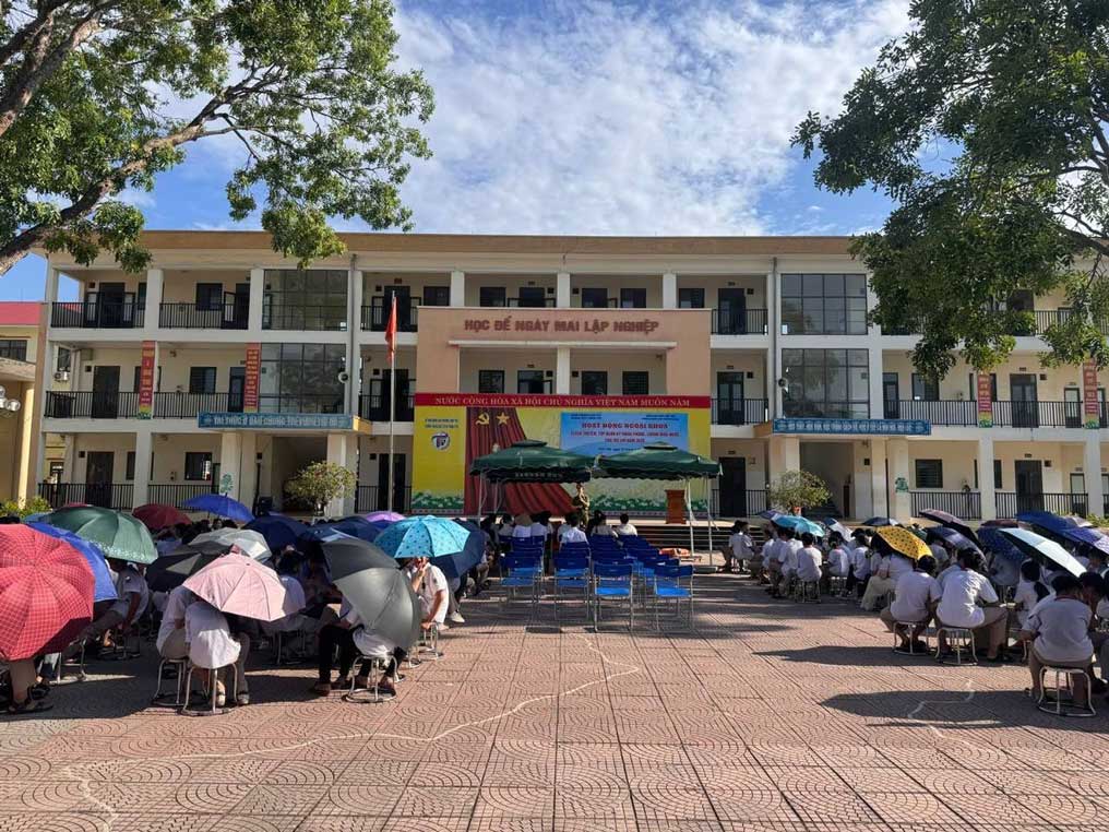 Đông đảo học sinh tham gia hoạt động ngoại khóa tuyên truyền, tập huấn phòng, chống đuối nước trước kỳ nghỉ hè 2026. Ảnh: Công an Phú Thọ