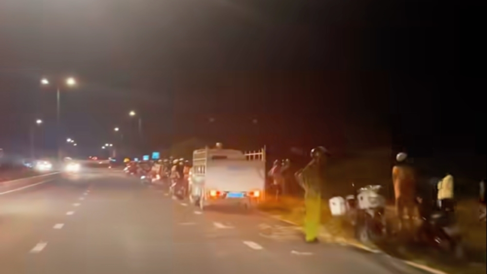 Functional forces are present in the area where the tragic drowning incident of 2 students occurred. Photo: Kien Giang