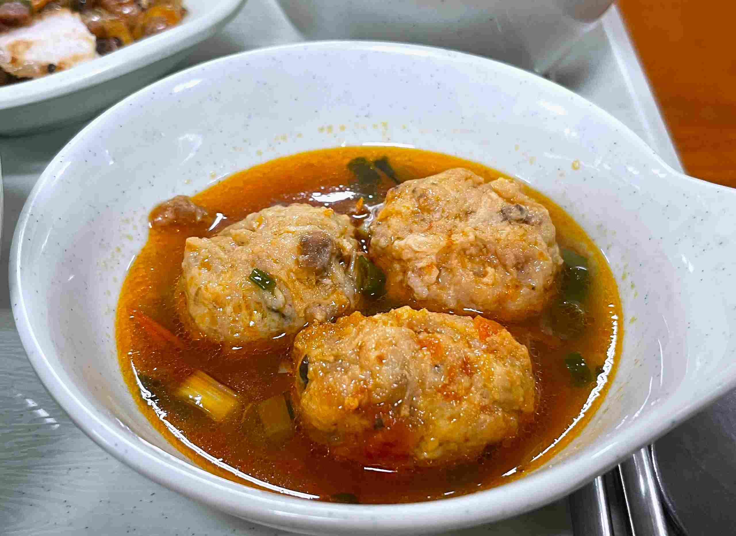 Xíu mại sốt cà chua thơm ngon. Ảnh: Minh Vũ