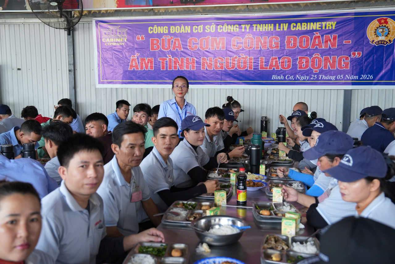 Liv Cabinetry Co., Ltd.での労働組合の食事 - 組合員の温かい愛情。写真:CĐCS提供