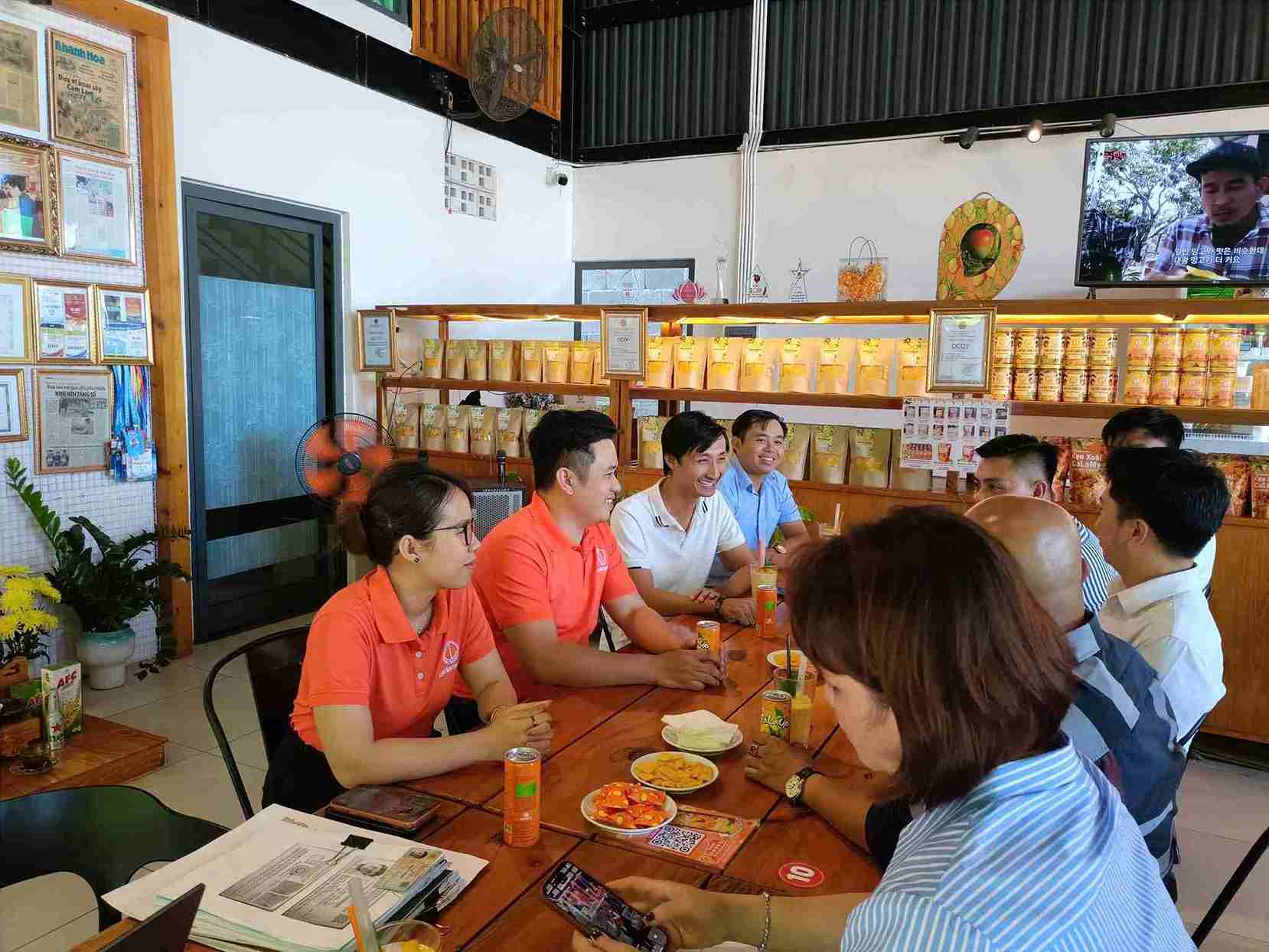 Many local OCOP products have become tourism ambassadors at home and abroad. Photo: Cam Lam