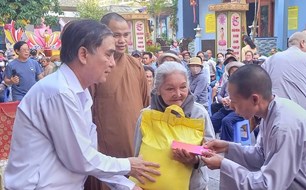 Trao 500 phần quà hỗ trợ các hoàn cảnh khó khăn ở Vũng Tàu