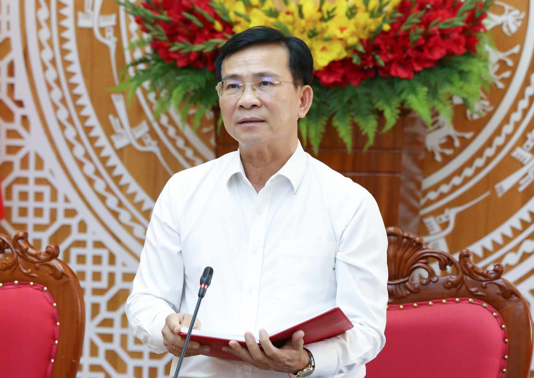 Chủ tịch UBND tỉnh Lâm Đồng Hồ Văn Mười đánh giá dự án cao tốc Pleiku - Buôn Ma Thuột - Gia Nghĩa có ý nghĩa rất lớn đối với sự phát triển của khu vực Tây Nguyên. Ảnh: Nguyễn Luân