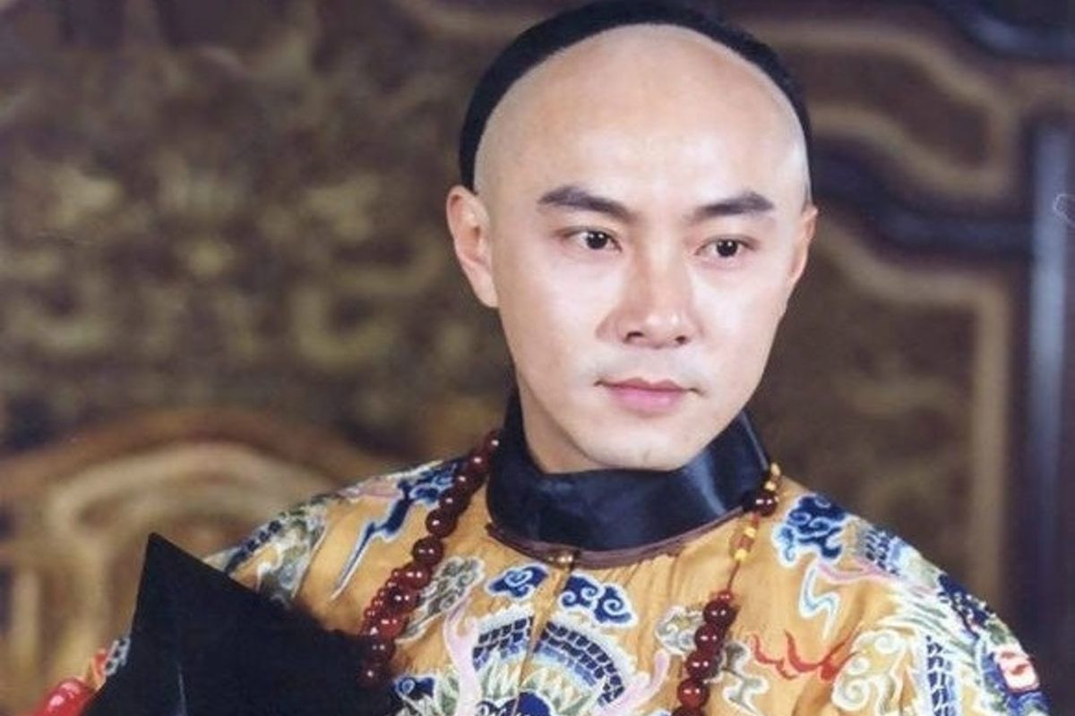 Truong Ve Kien plays Vi Tieu Bao in "Lộc đỉnh ký". Photo: Producer